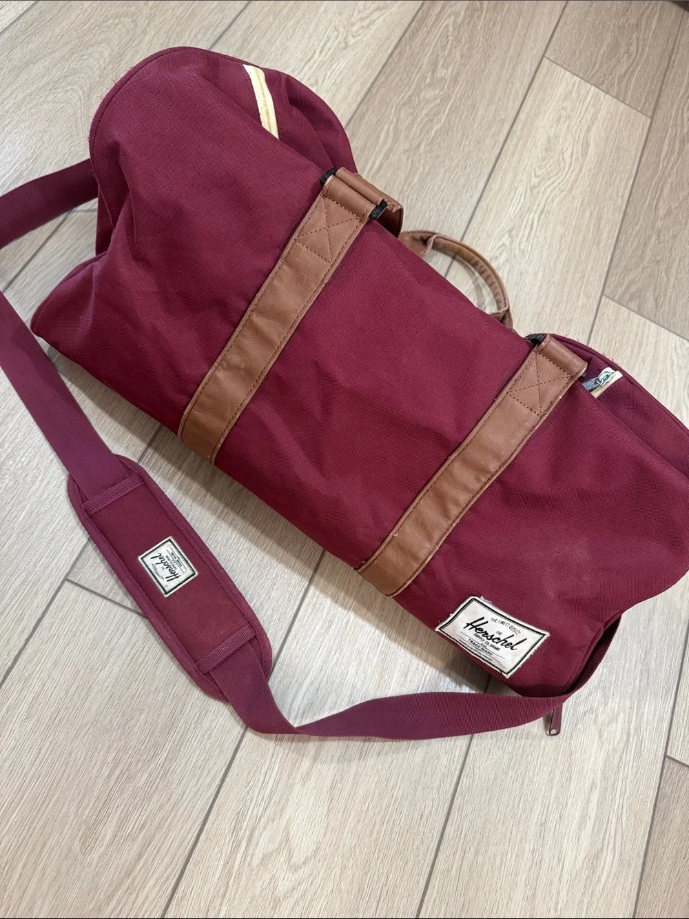 Herschel Novel Duffle Bag Weekender Retail: $120 Vacation Travel Red